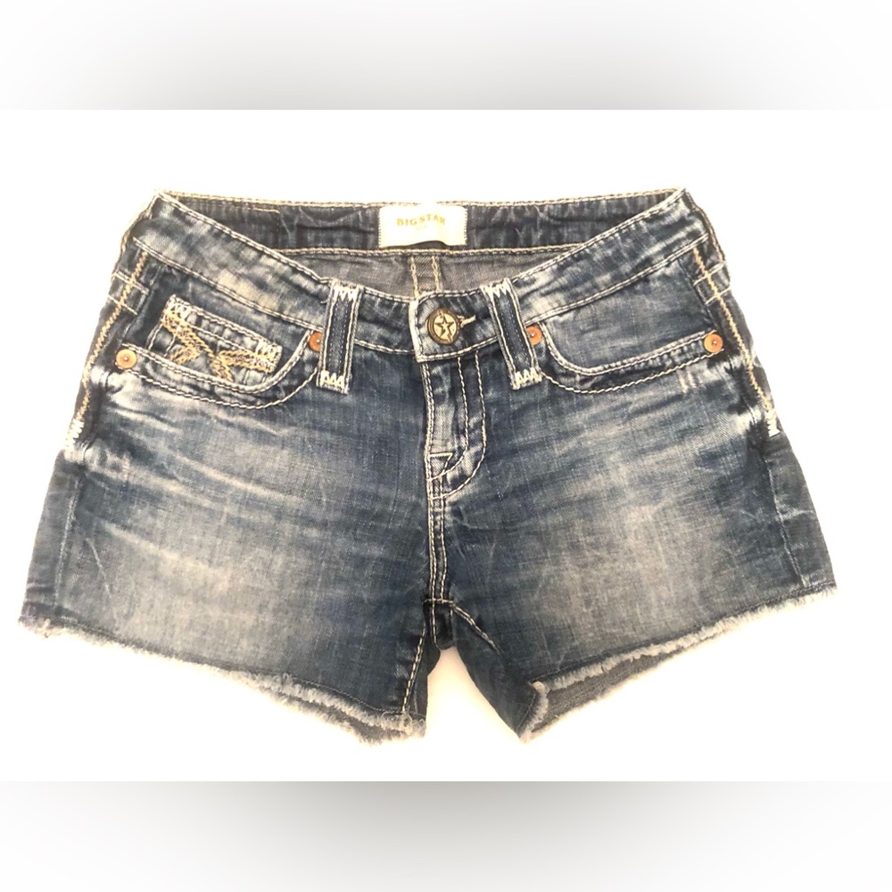 Big Star Women’s jean shorts. Blue Jean. Size 24